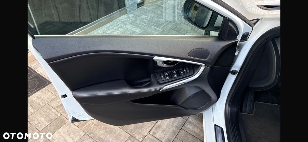 Volvo V40 D2 Geartronic RDesign - 11