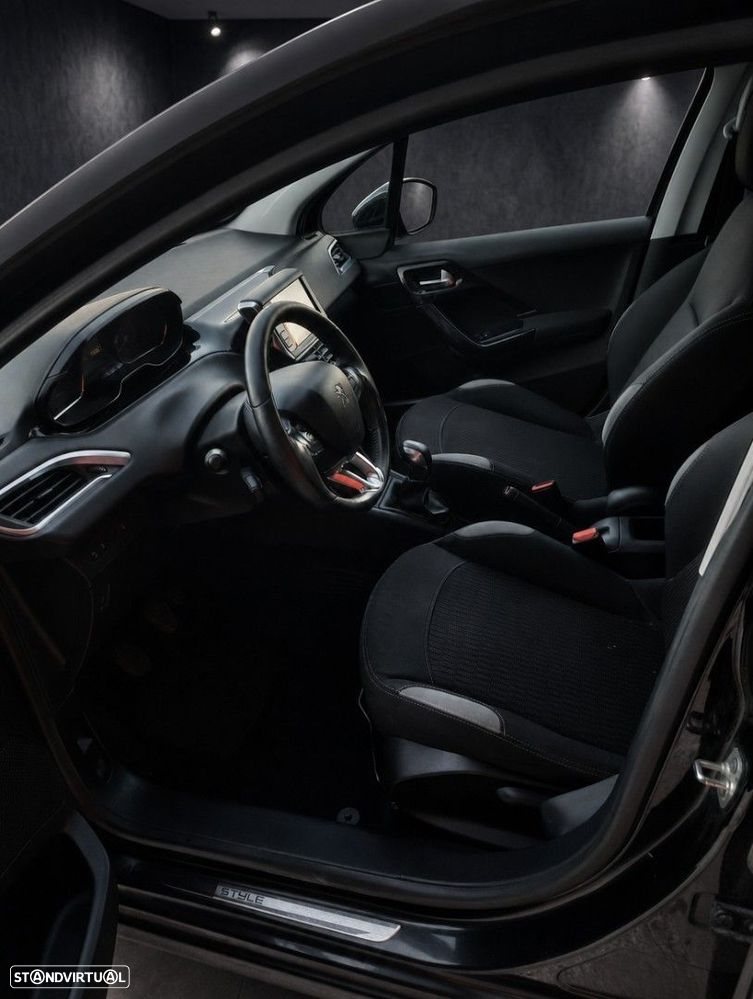 Peugeot 208 1.2 PureTech Active - 11