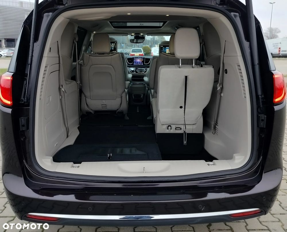 Chrysler Pacifica - 17