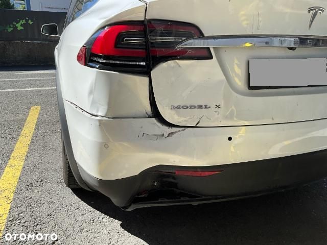 Tesla Model X - 5
