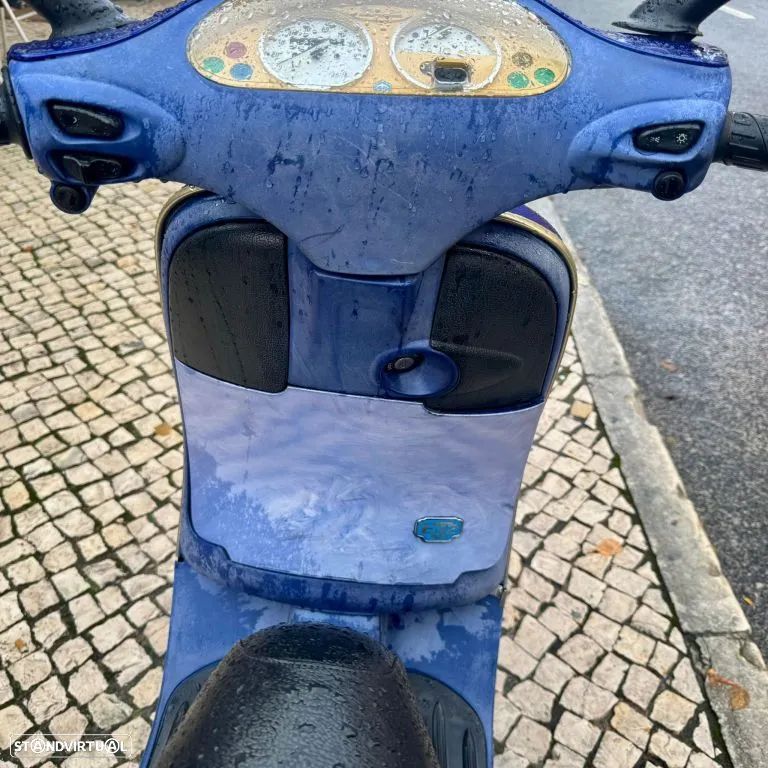 Piaggio Vespa 50 ETZ - 13