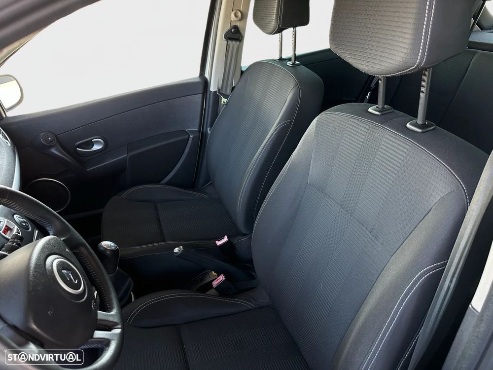 Renault Clio 1.2 16V Dynamique S - 8