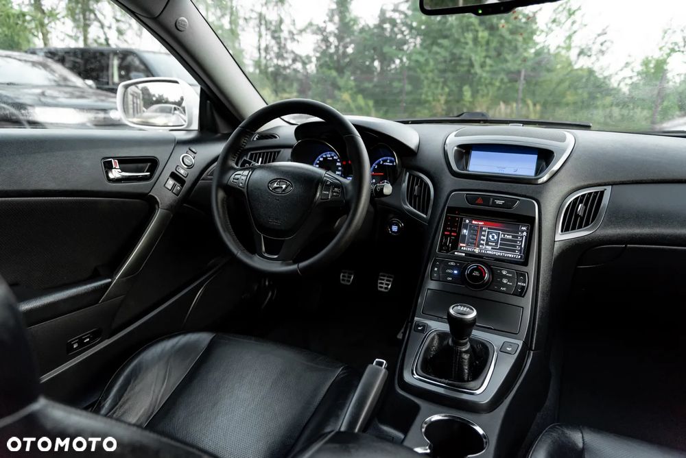 Hyundai Genesis Coupe - 28