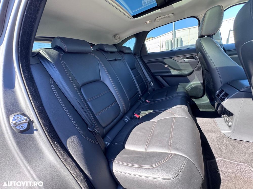 Jaguar F-Pace 20d AWD Aut. Pure - 16