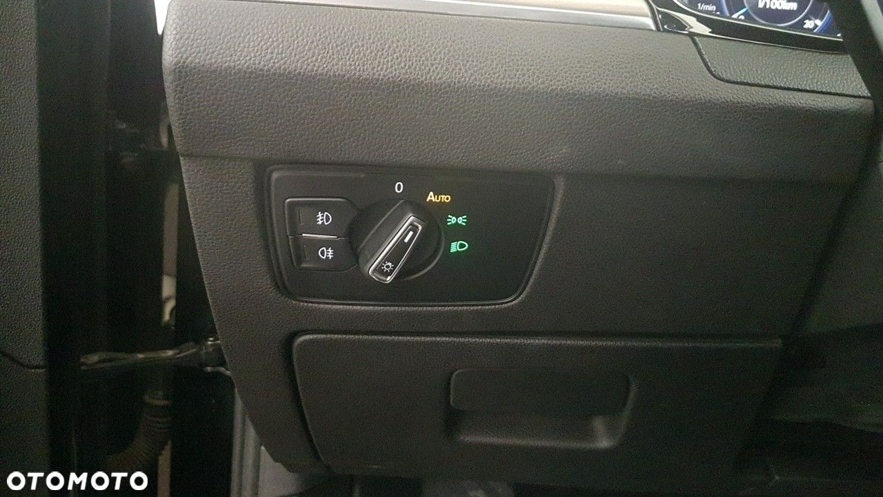 Volkswagen Passat - 32