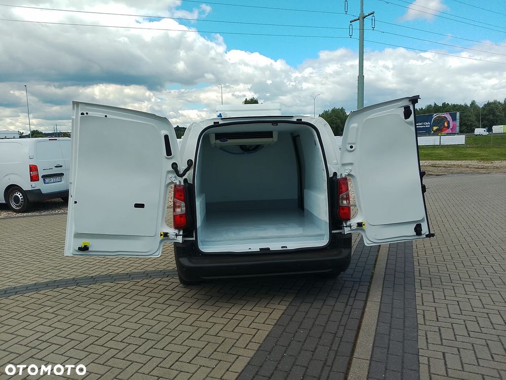 Toyota Proace Berlingo Partner Combo Doblo L2 Izoterma Chłodnia 230V Salon PL 3 osoby 2 EUPal 2,5 DMC - 17