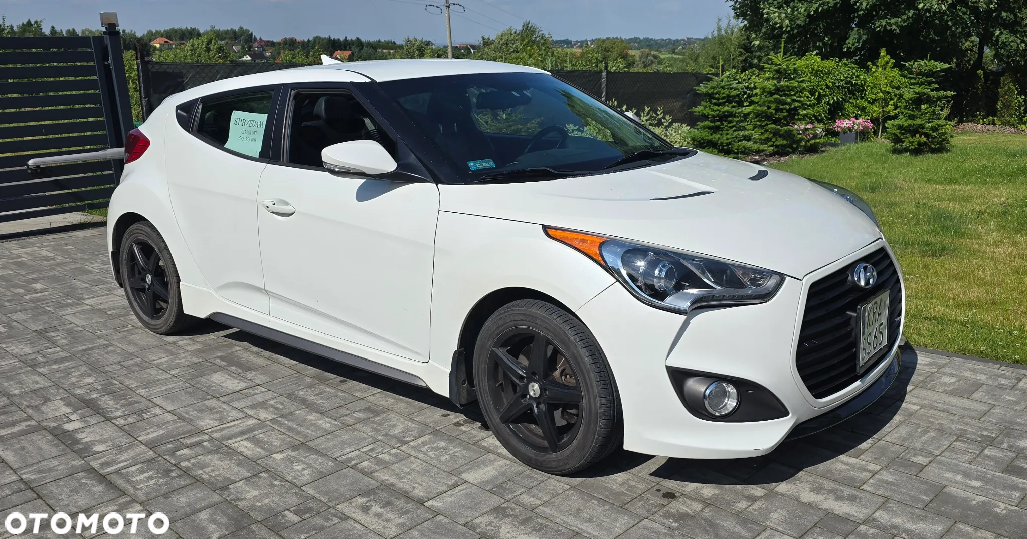 Hyundai Veloster - 2