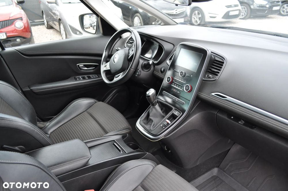 Renault Grand Scenic - 17
