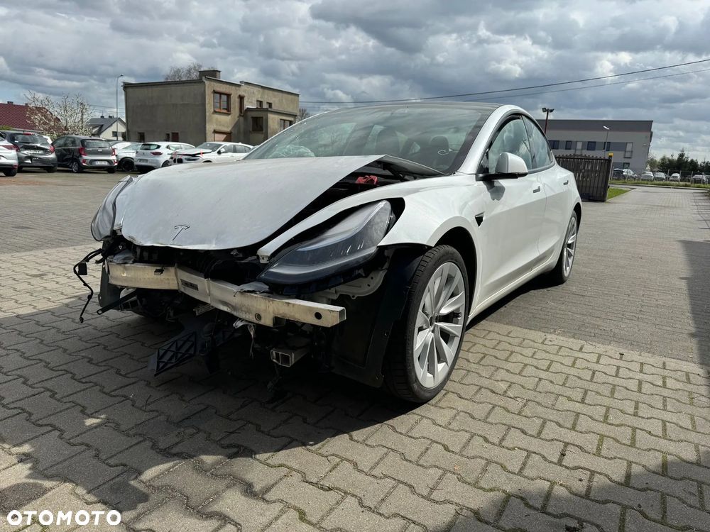 Tesla Model 3 - 1