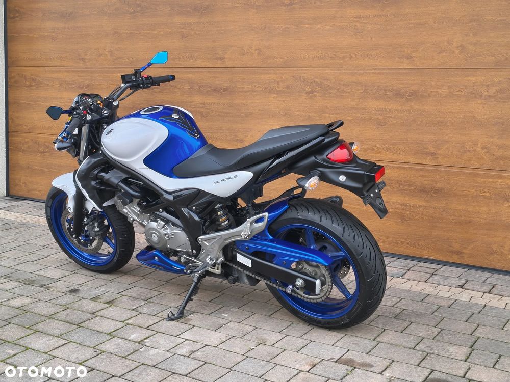 Suzuki Gladius - 6