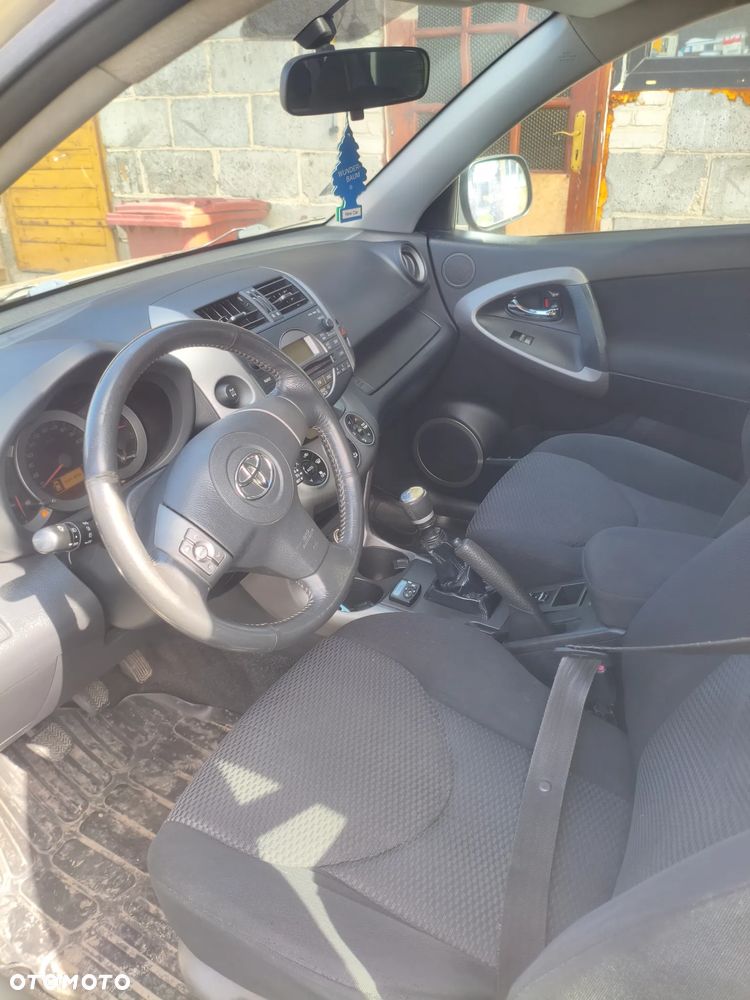 Toyota RAV4 2.2 D-4D Sol - 8