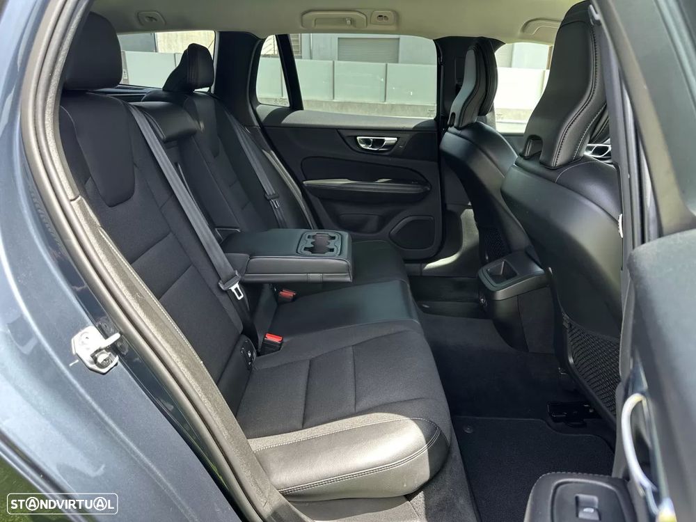 Volvo V60 2.0 D3 Momentum Plus - 52