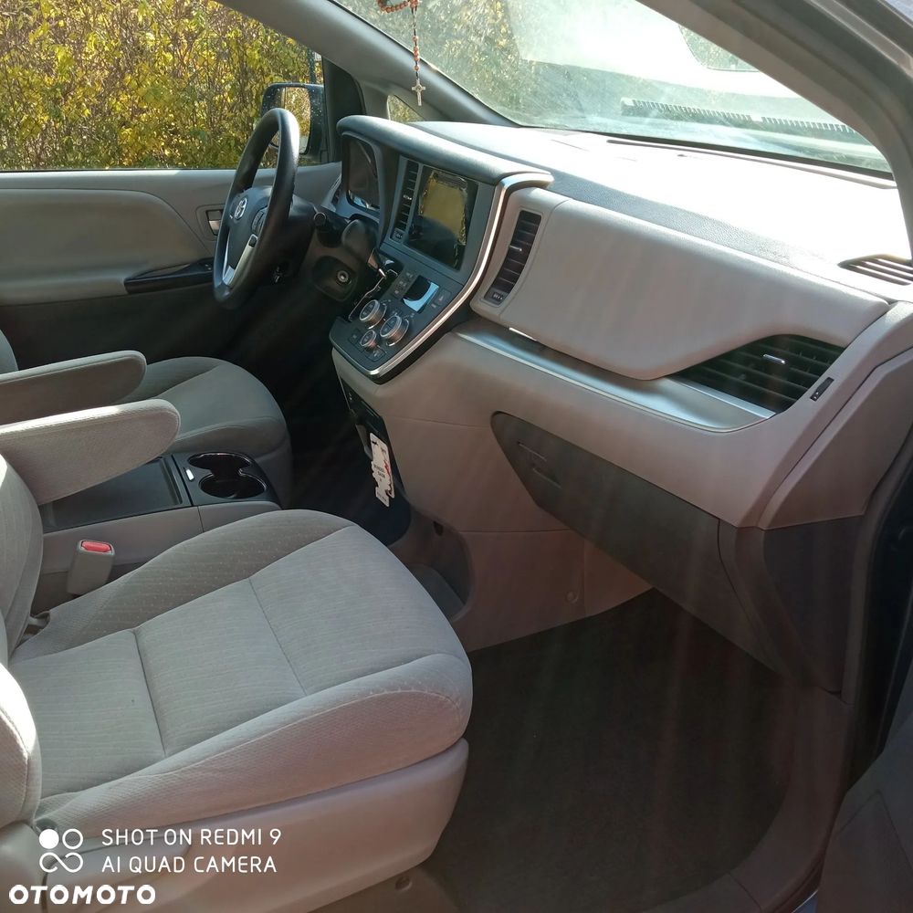 Toyota Sienna - 10