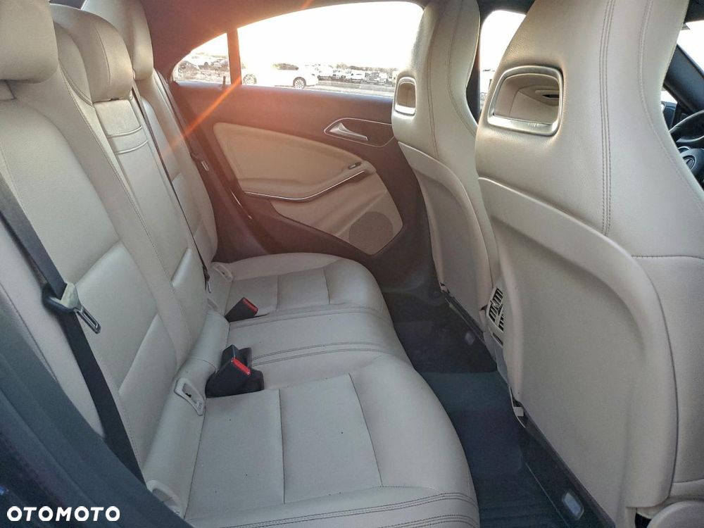 Mercedes-Benz CLA - 12