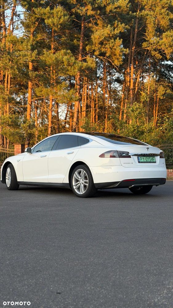 Tesla Model S - 2