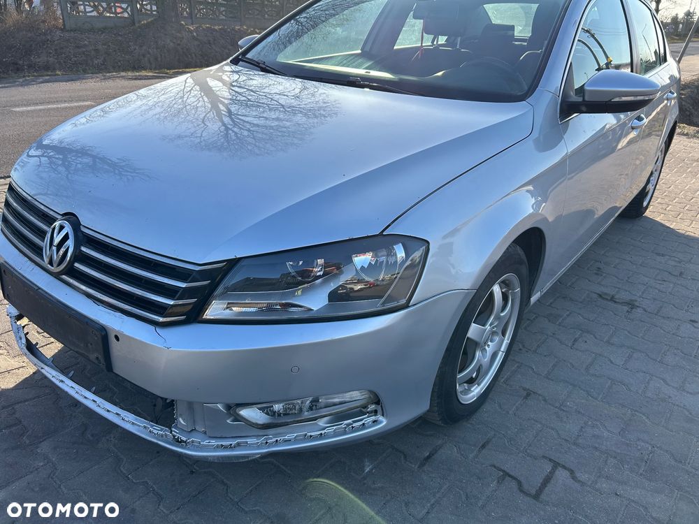 Volkswagen Passat - 1