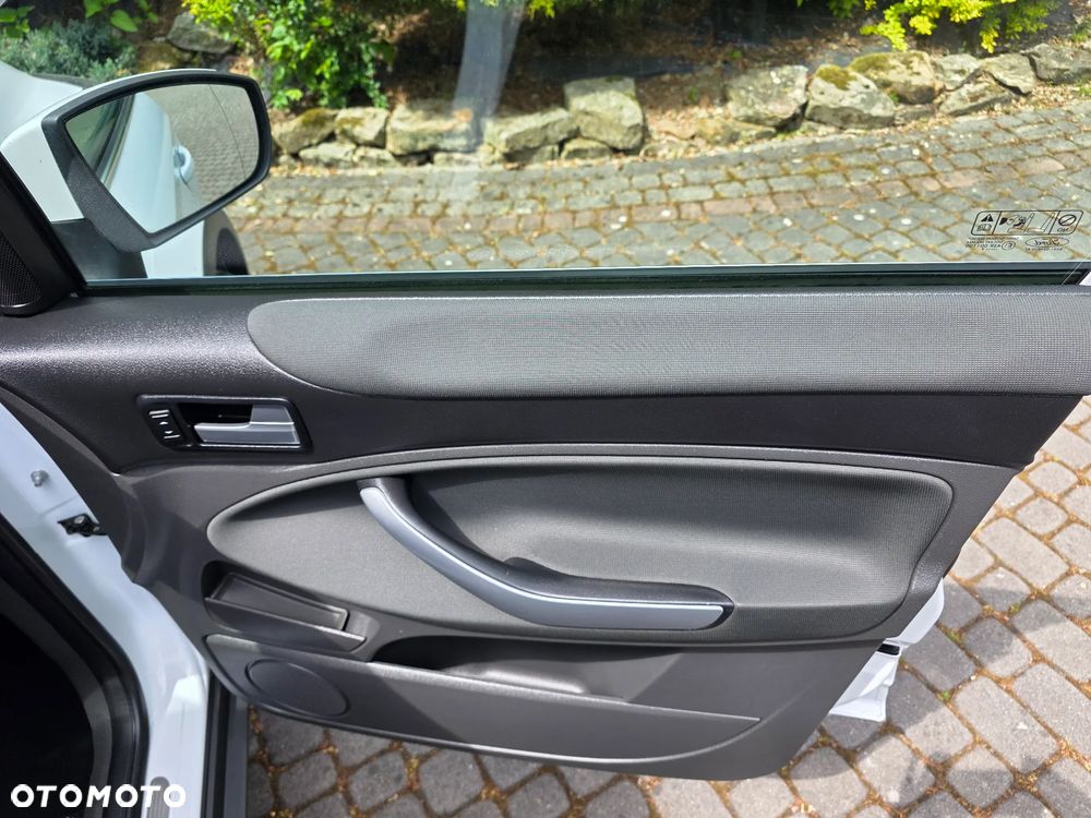 Ford Kuga - 17