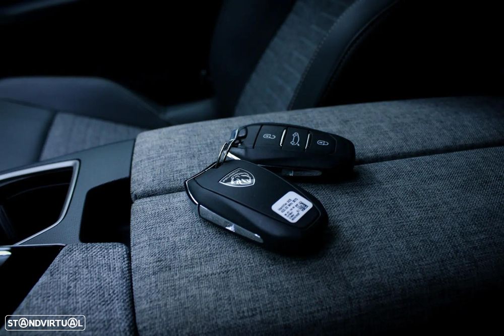 Peugeot 5008 1.2 Hybrid Allure Pack e-DCS6 - 24