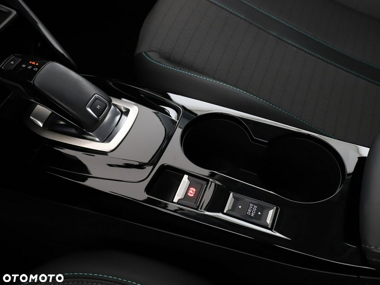 Peugeot 2008 PureTech 130 EAT8 Allure - 29