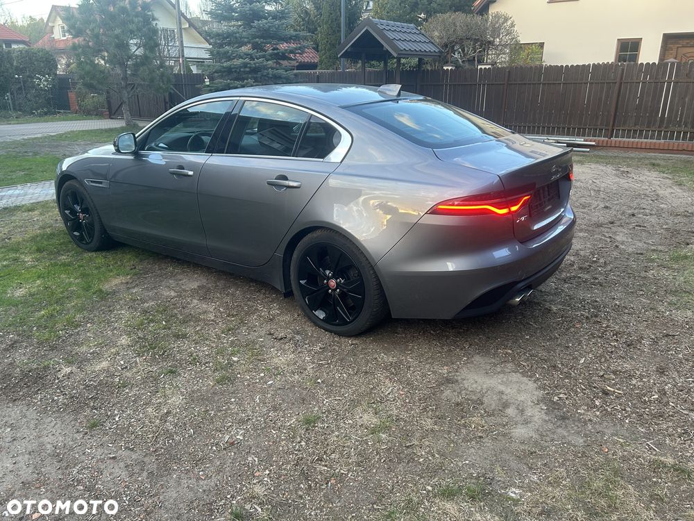 Jaguar XE 20d Prestige - 9