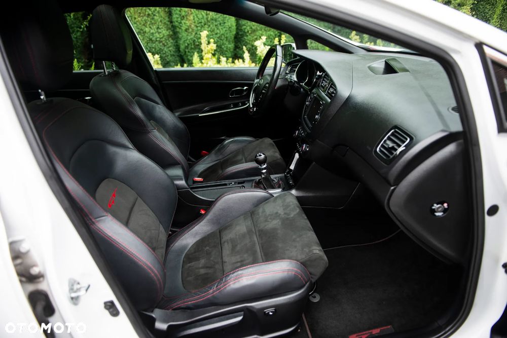 Kia Ceed 1.6 T-GDI GT - 38