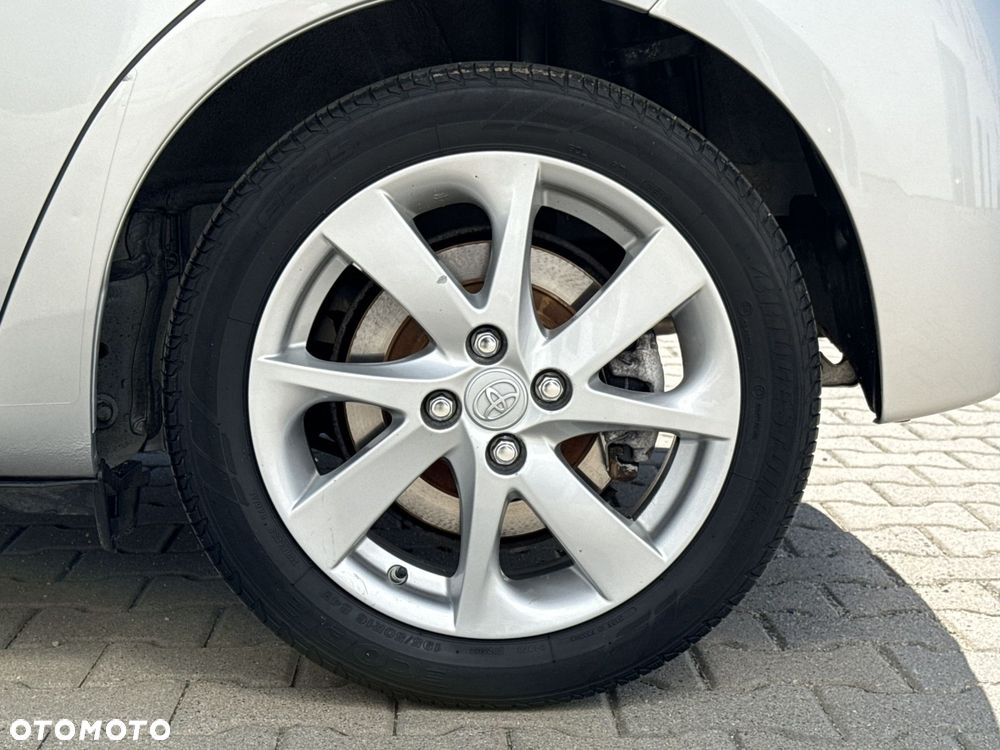 Toyota Yaris Hybrid 100 Premium - 26