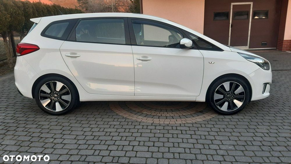 Kia Carens - 8