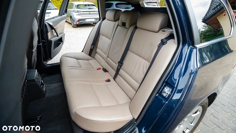 BMW Seria 5 530i - 30