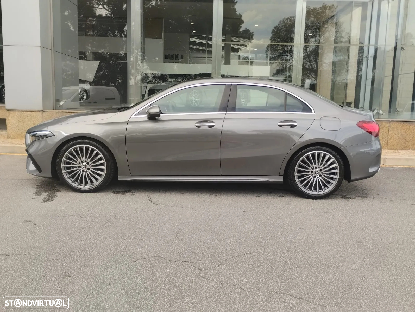 Mercedes-Benz A 180 Limousine d - 12