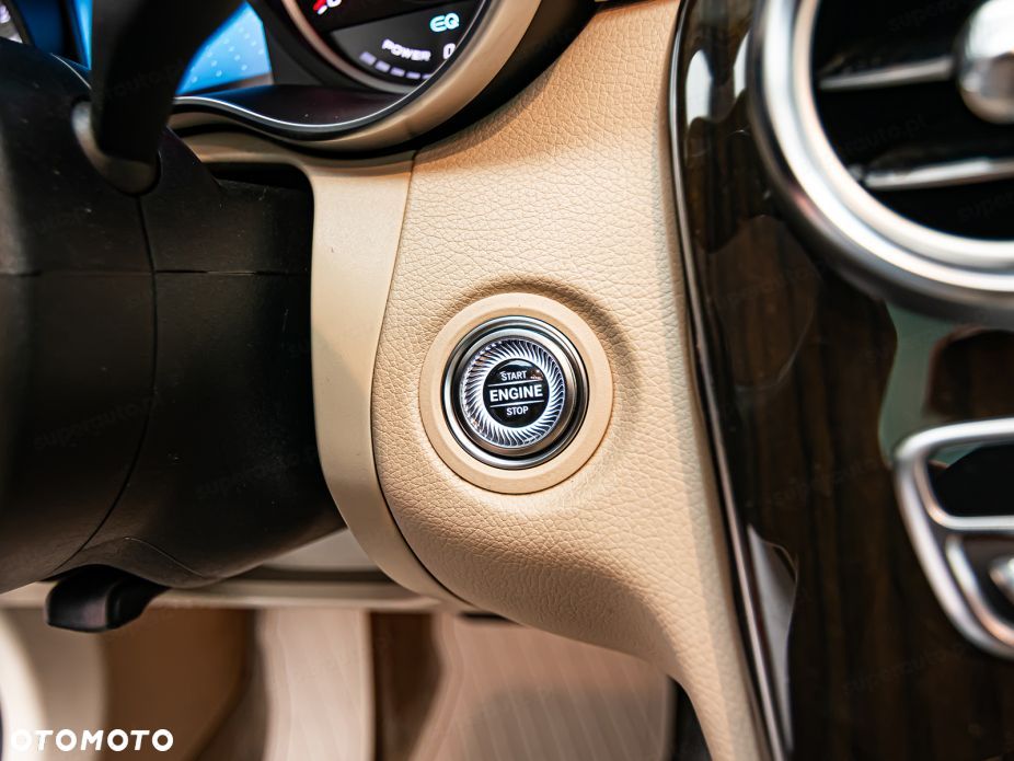 Mercedes-Benz Klasa C 300 9G-TRONIC - 19