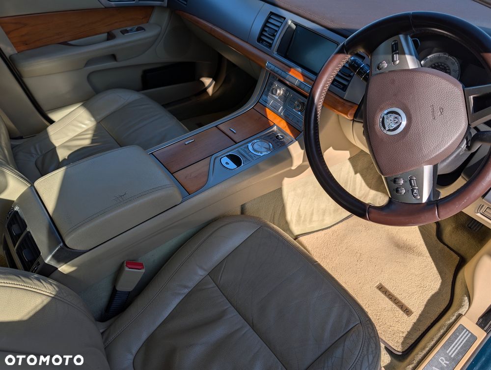 Jaguar XF 2.7 V6 D Luxury - 7