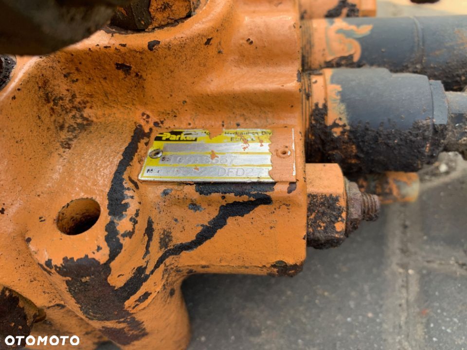 VDSP22DFD271 Parker Rozdzielacz hydrauliczny 3 sekcyjny CASE 580, 10018637 - 8