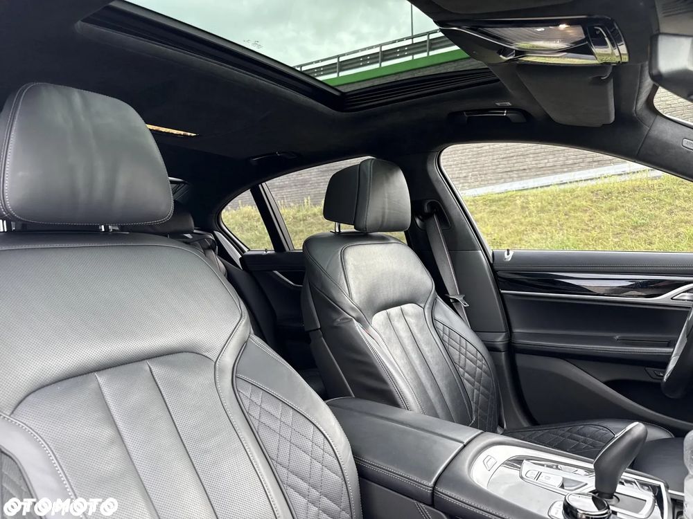 BMW Seria 7 750i xDrive sport - 14