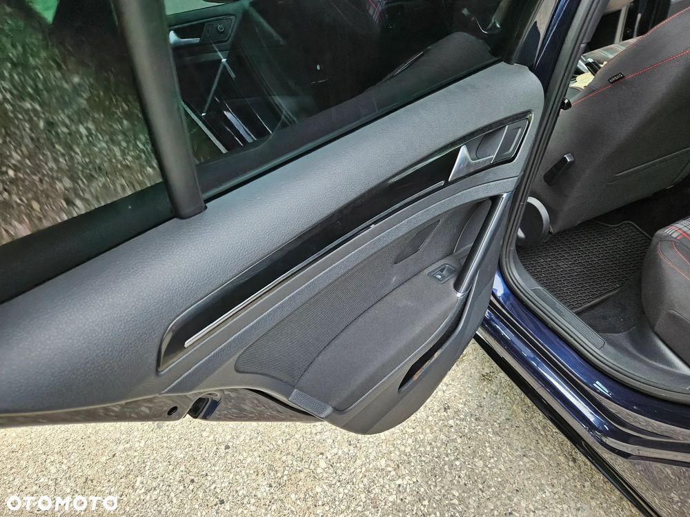 Volkswagen Golf - 13