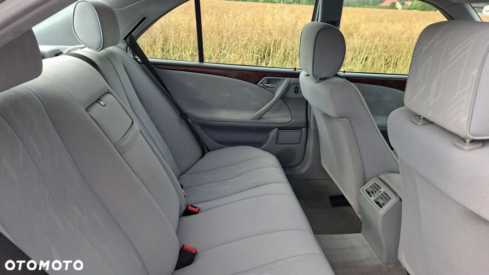 Mercedes-Benz Klasa E 220 CDI Classic - 15
