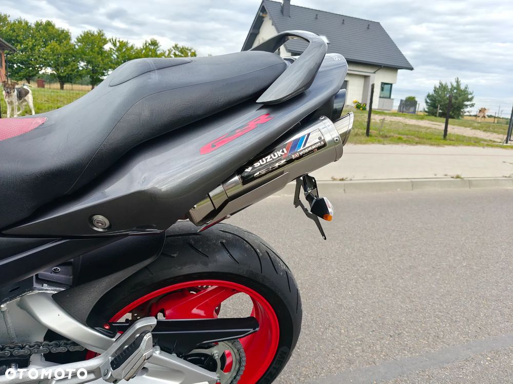 Suzuki GSR - 21