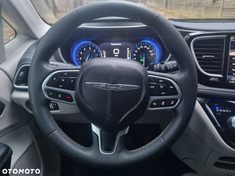 Chrysler Pacifica - 33