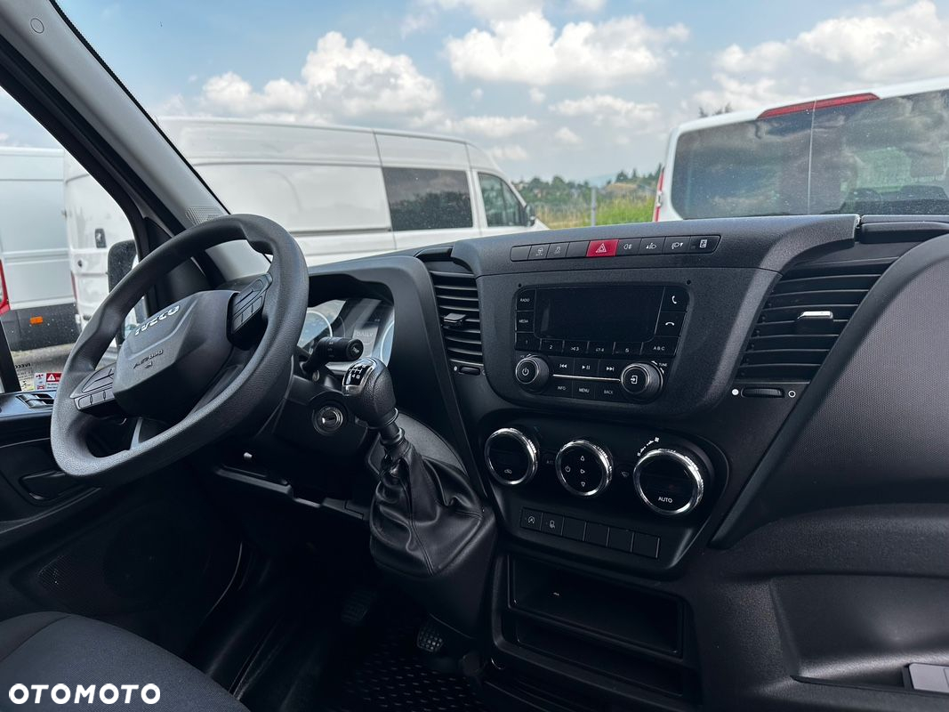 Iveco Daily Brygadówka 7 os Kamera Bagażnik - 7