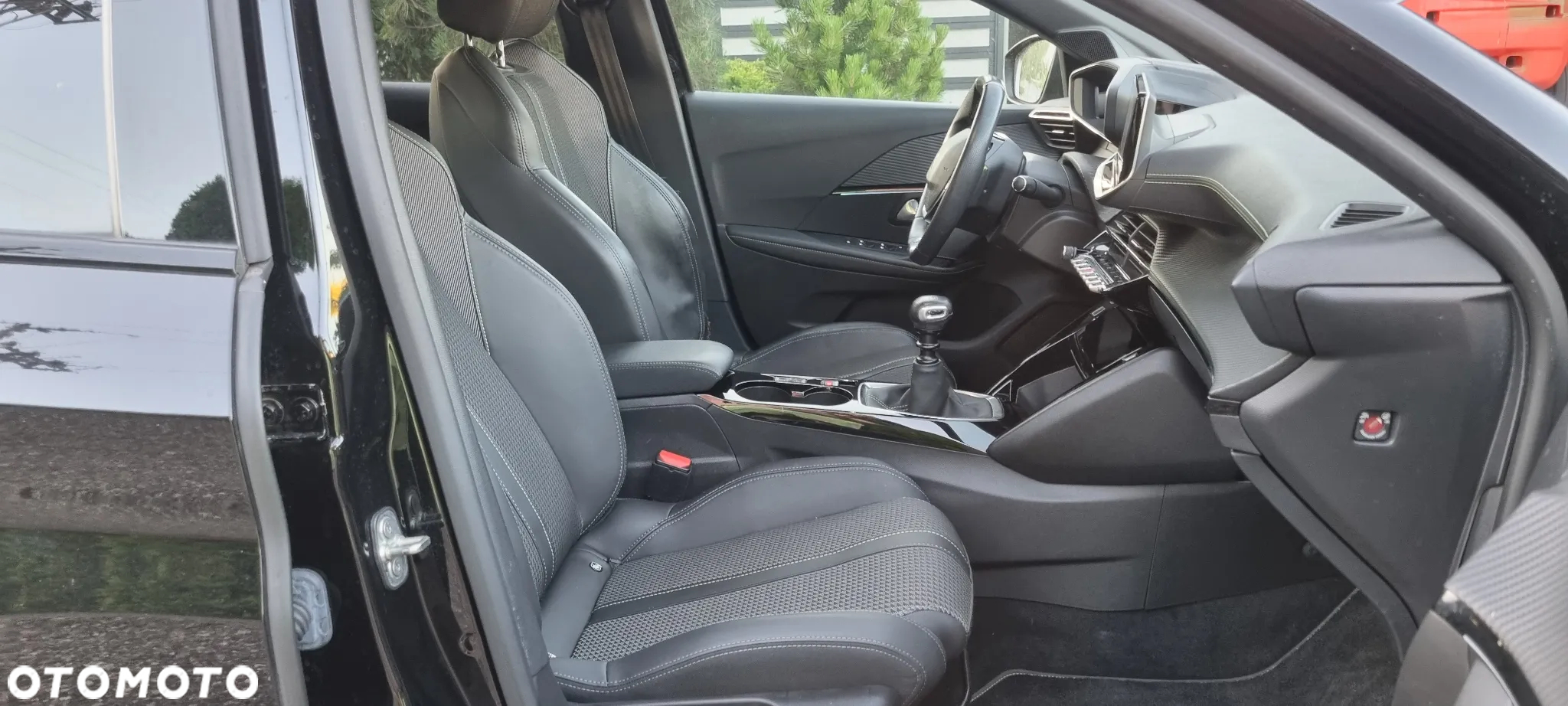Peugeot 208 - 10