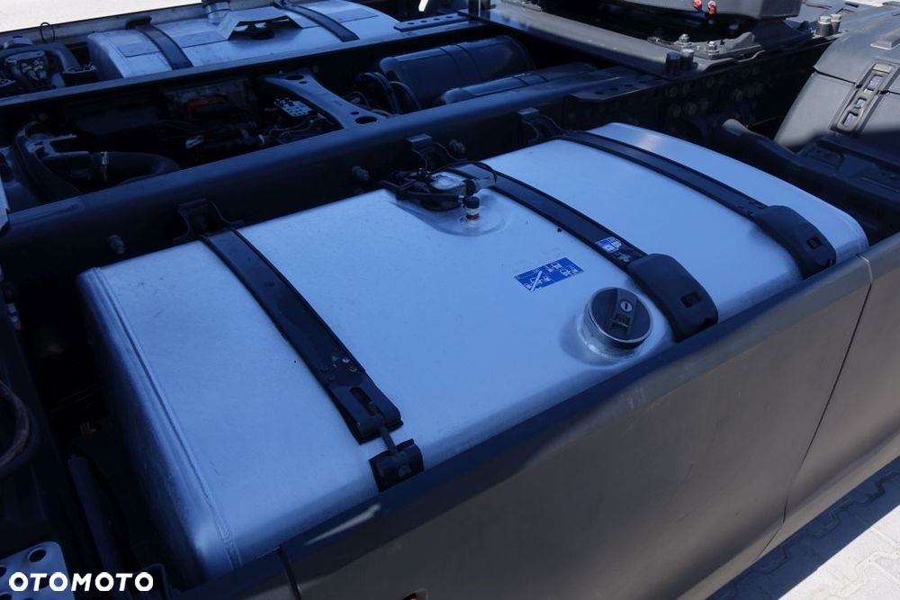 Scania R450 / EURO 6 / STANDARD/ AUTOMAT / RETARDER / LODÓWKA / NAWIGACJA / KLIMATYZACJA POSTOJOWA / 2 ZBIORNIKI - 11