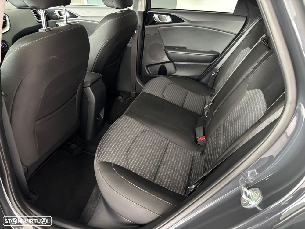 Kia Ceed SW 1.6 CRDi MHEV Dynamic - 10