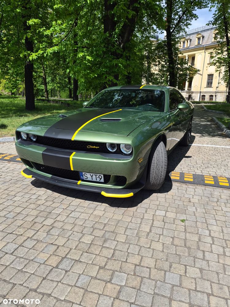 Dodge Challenger - 1