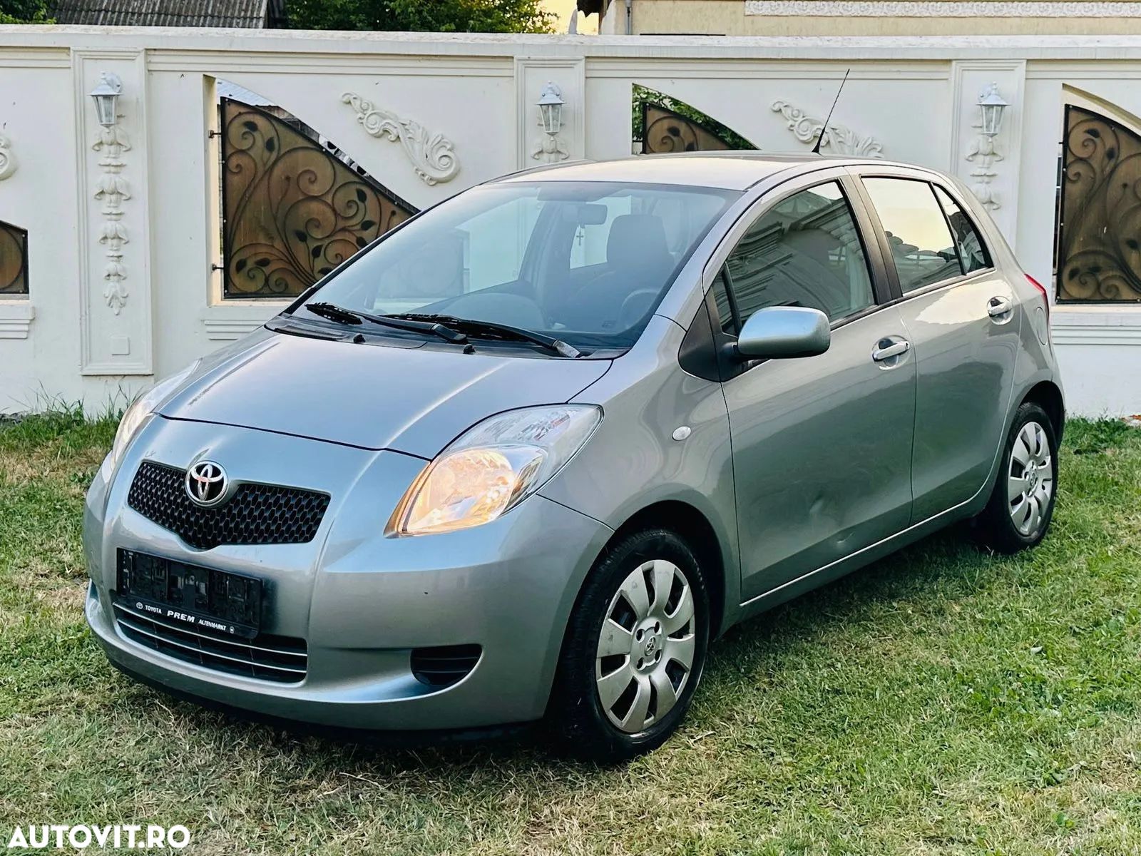 Toyota Yaris - 1