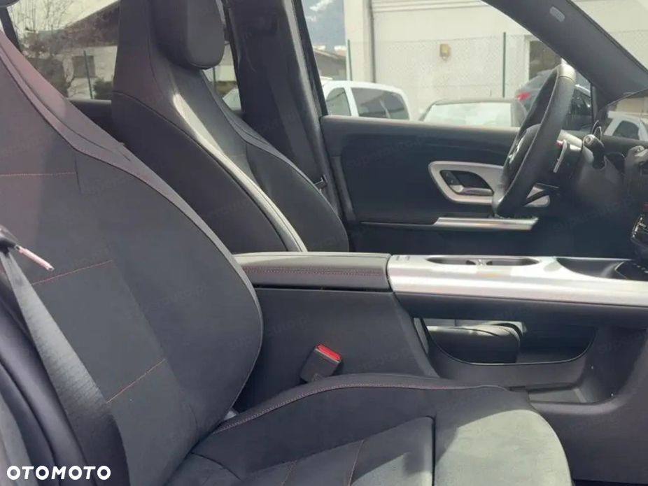 Mercedes-Benz GLB 220 mHEV 4-Matic 8G-eDCT - 12