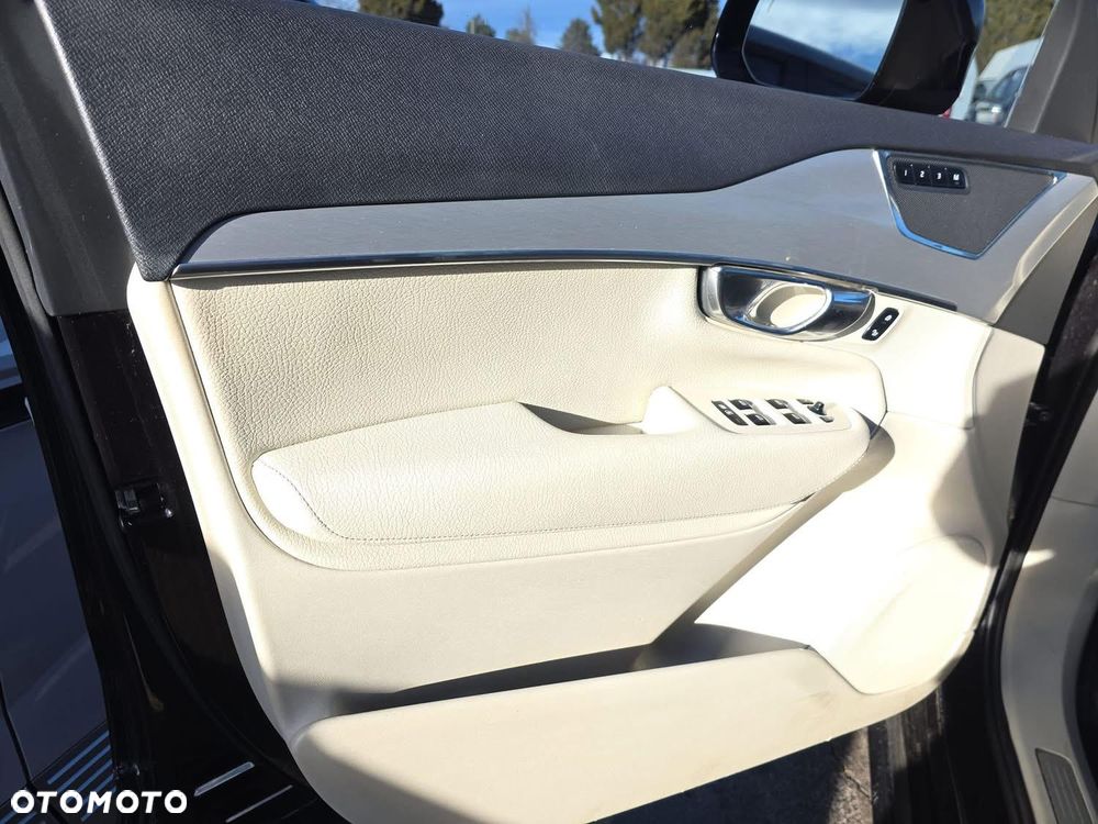 Volvo XC 90 T8 AWD Twin Engine Geartronic Momentum - 11