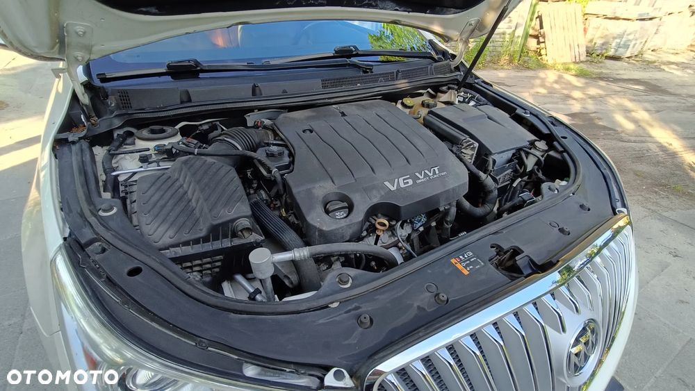 Buick Lacrosse - 40