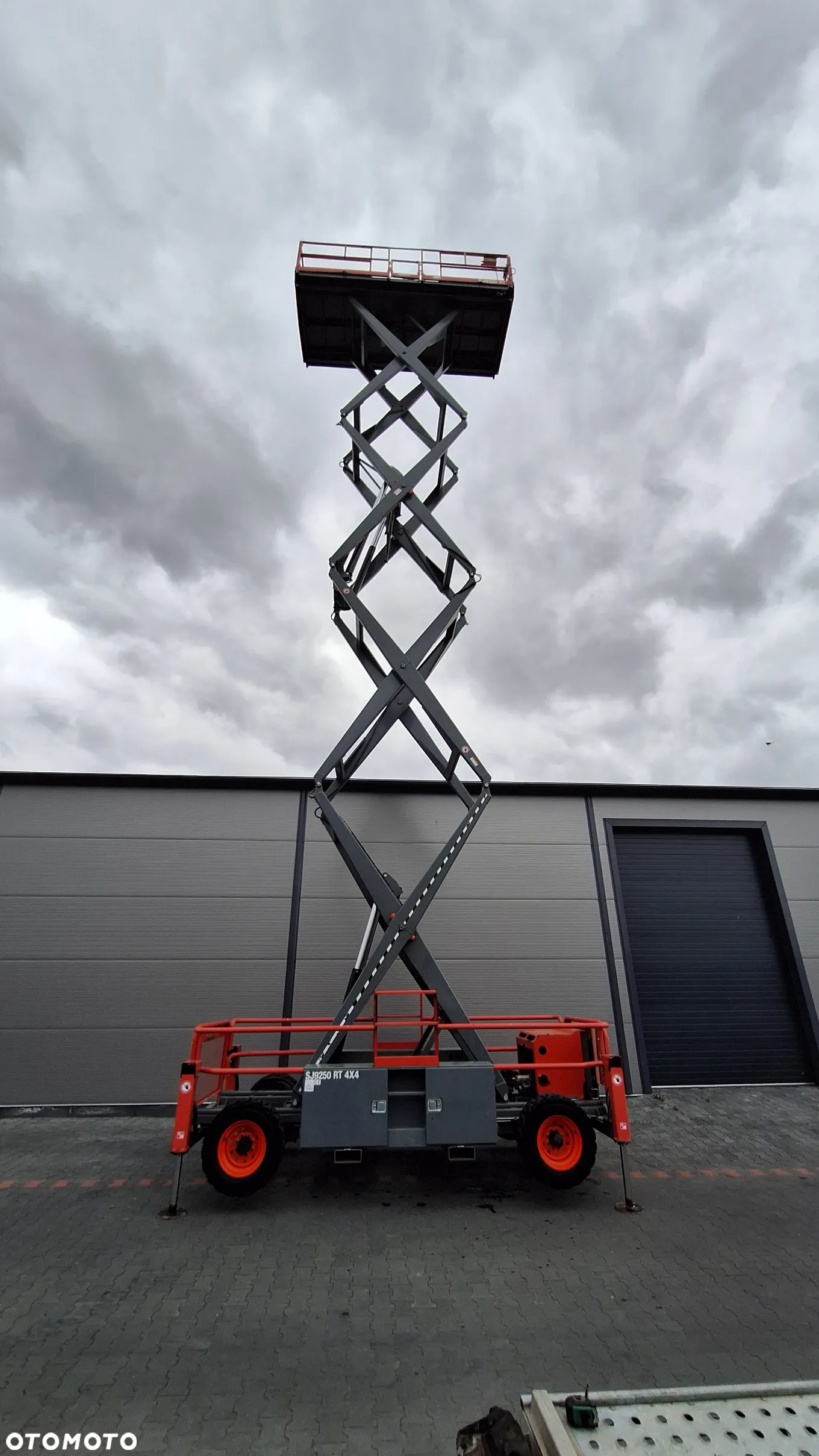 Skyjack SJ9250 Podest Podnośnik Nożycowy Terenowy Spalinowy 4x4 - 4