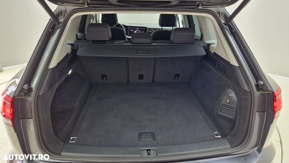 Volkswagen Touareg - 21