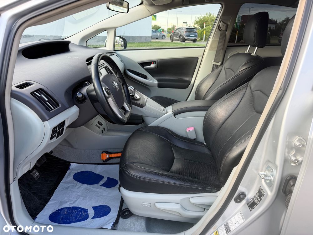Toyota Prius 1.8 HSD Prestige - 9