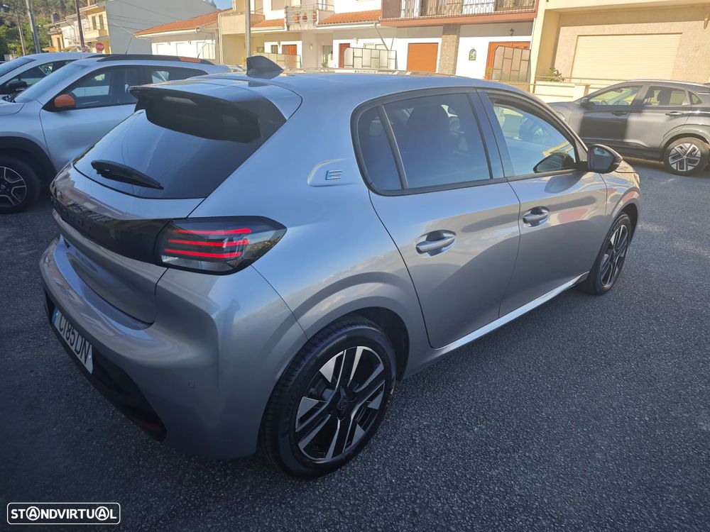 Peugeot e-208 Allure - 9